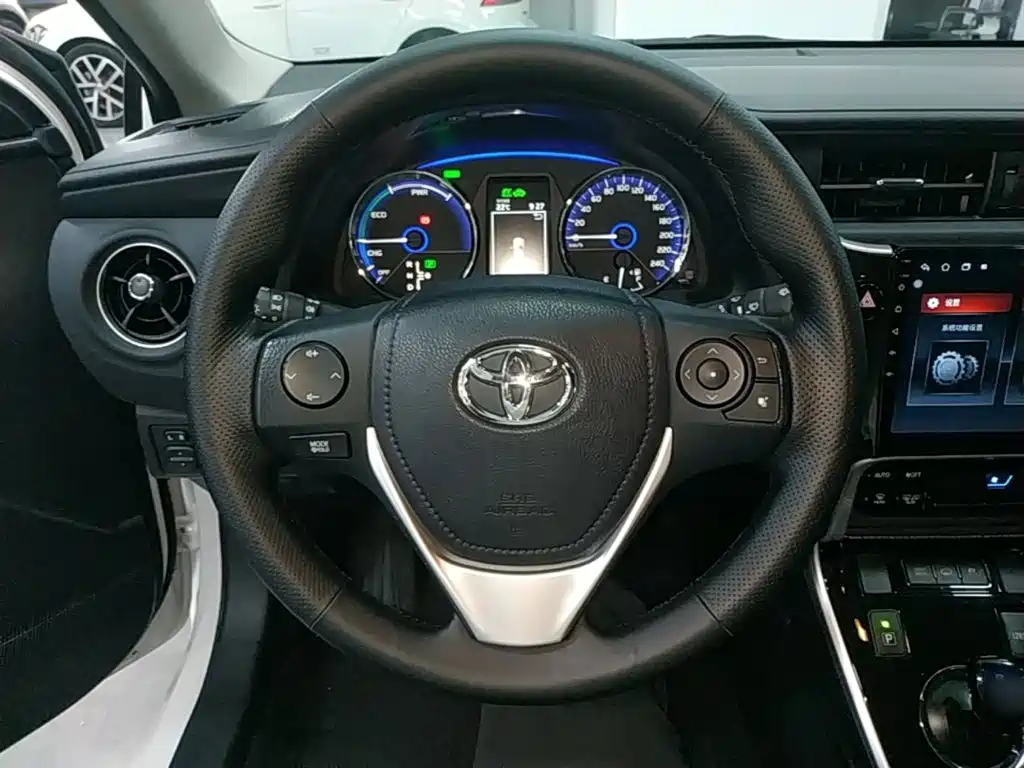 Toyota Corolla Hybrid — миниатюра 11