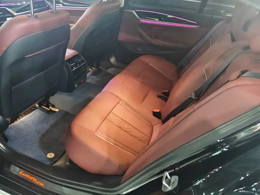 BMW 5 Series — миниатюра 11