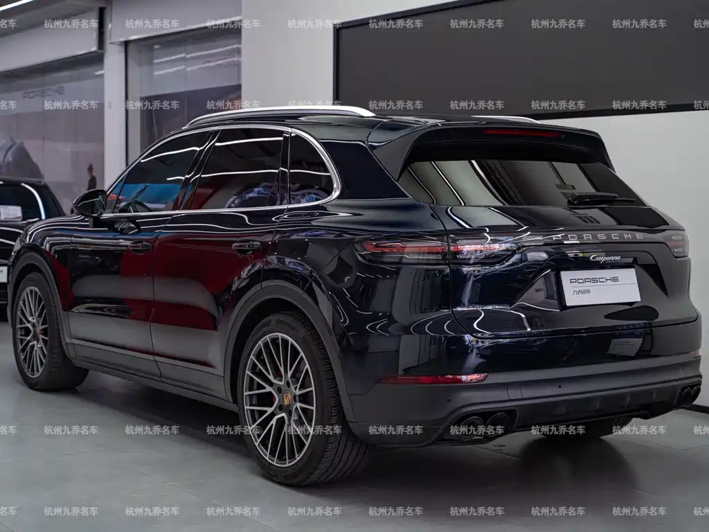 Porsche Cayenne — миниатюра 5
