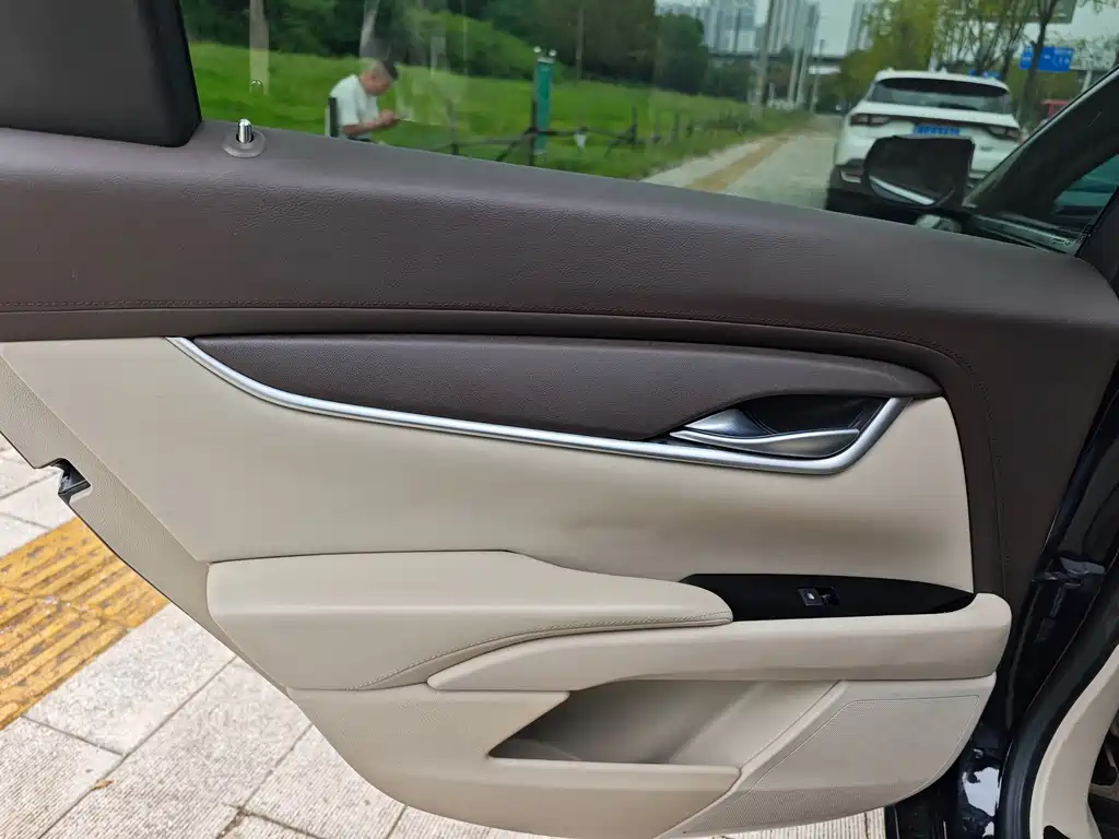 Cadillac XTS — миниатюра 11