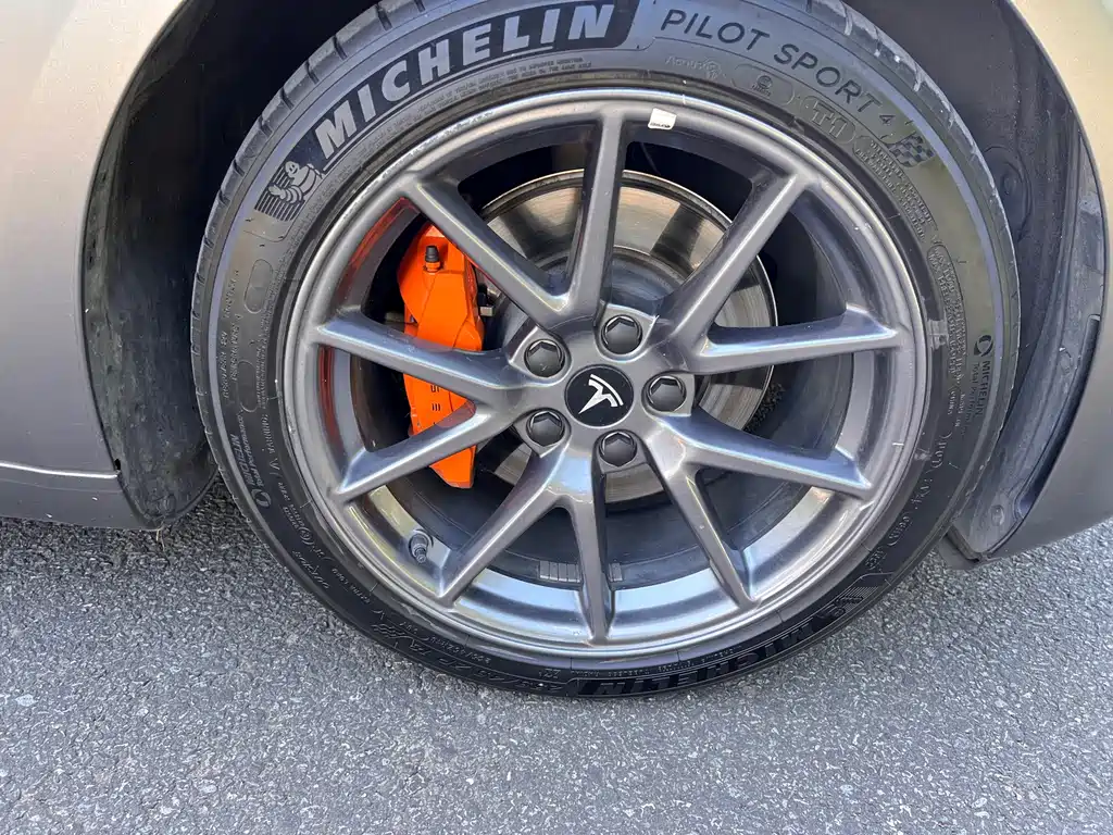 Tesla Model 3 — миниатюра 16