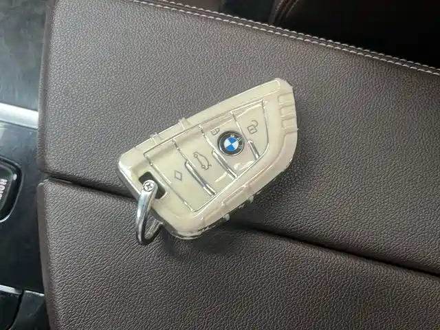 BMW 5 Series — миниатюра 13