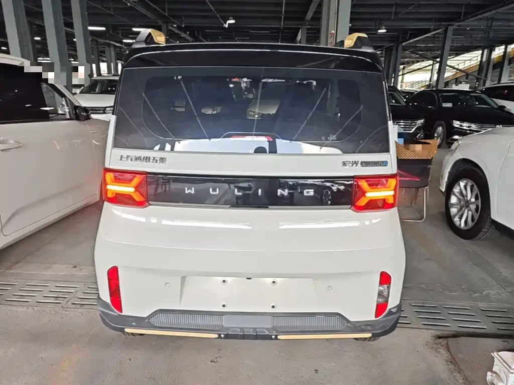 Wuling MINIEV — миниатюра 6