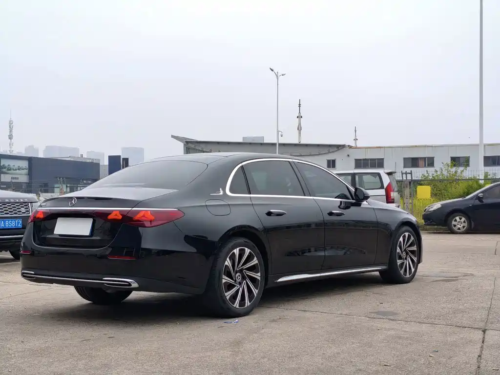 Mercedes-Benz E-Class — миниатюра 10