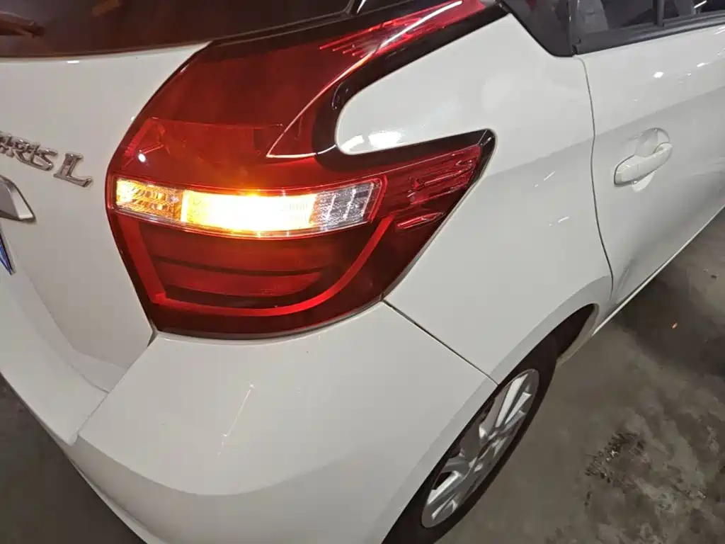 Toyota Yaris L — миниатюра 8