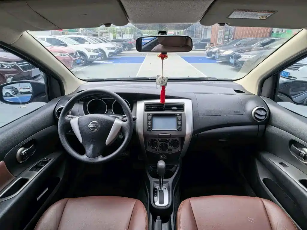 Nissan Livina — миниатюра 5