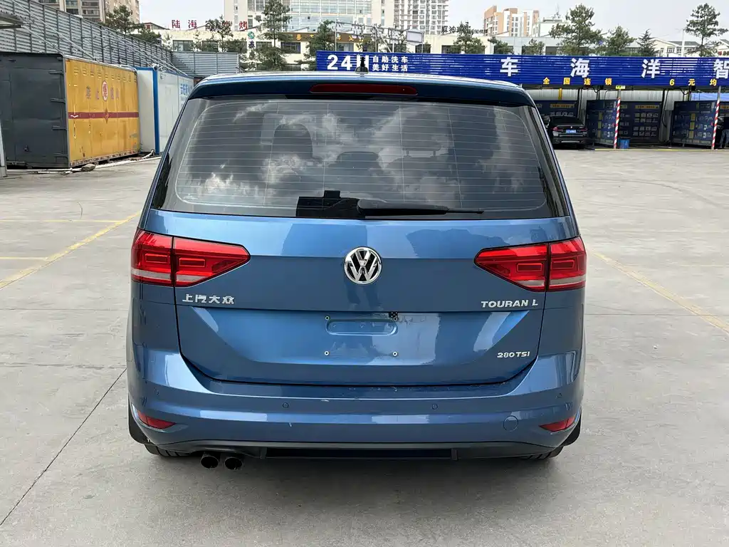 VOLKSWAGEN TOURAN