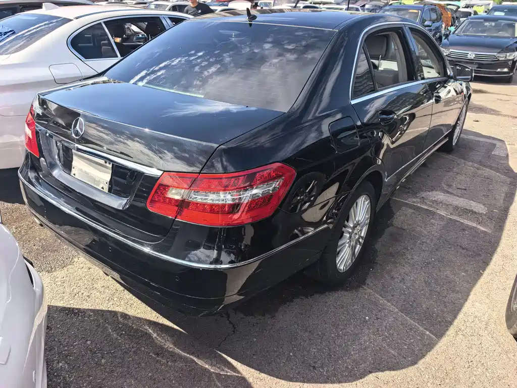 Mercedes-Benz E-Class — миниатюра 3