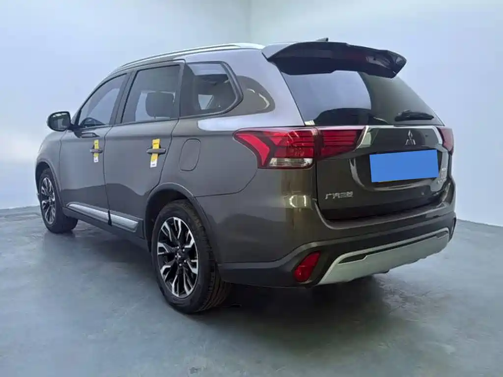 Mitsubishi Outlander — миниатюра 5