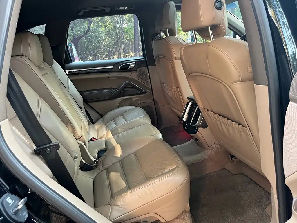 Porsche Cayenne — миниатюра 12