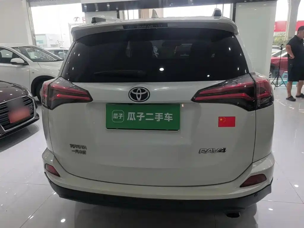 Toyota RAV4 — миниатюра 6