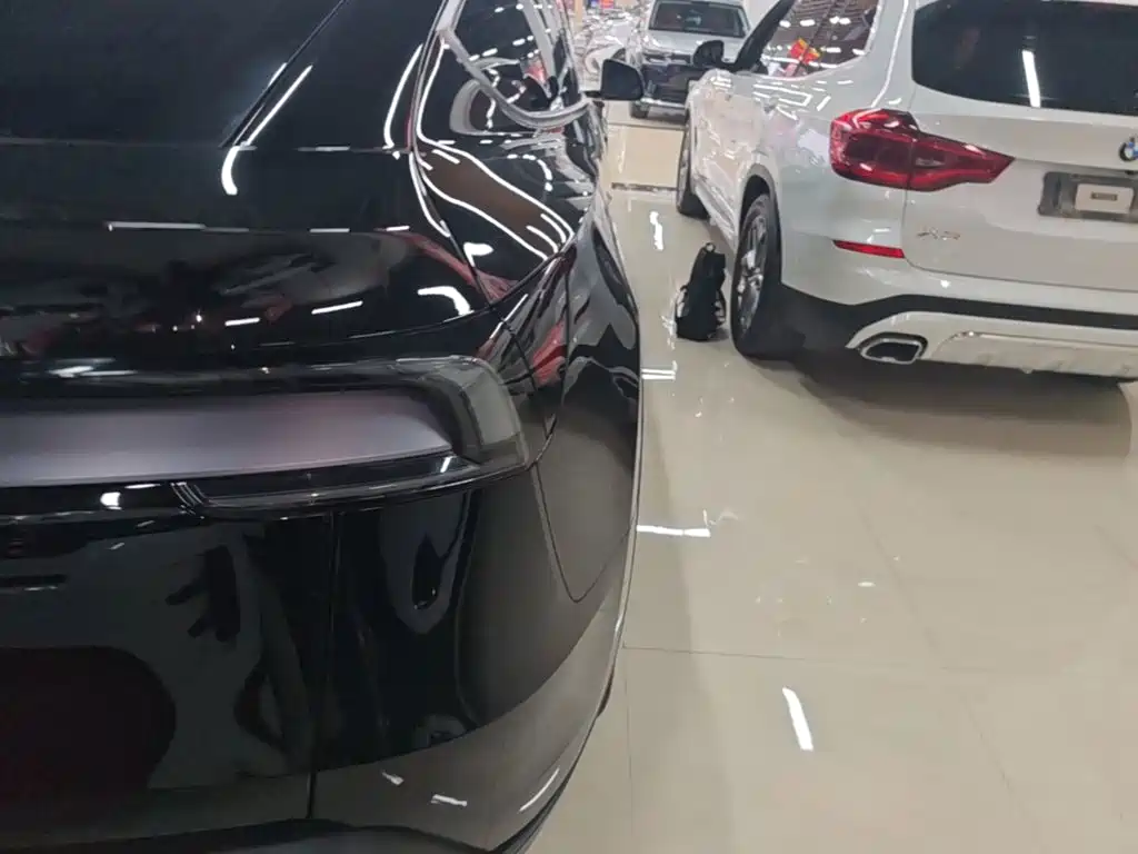 Tesla Model Y — миниатюра 8