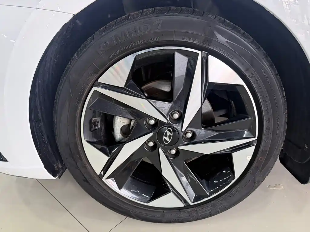 Hyundai Elantra — миниатюра 19