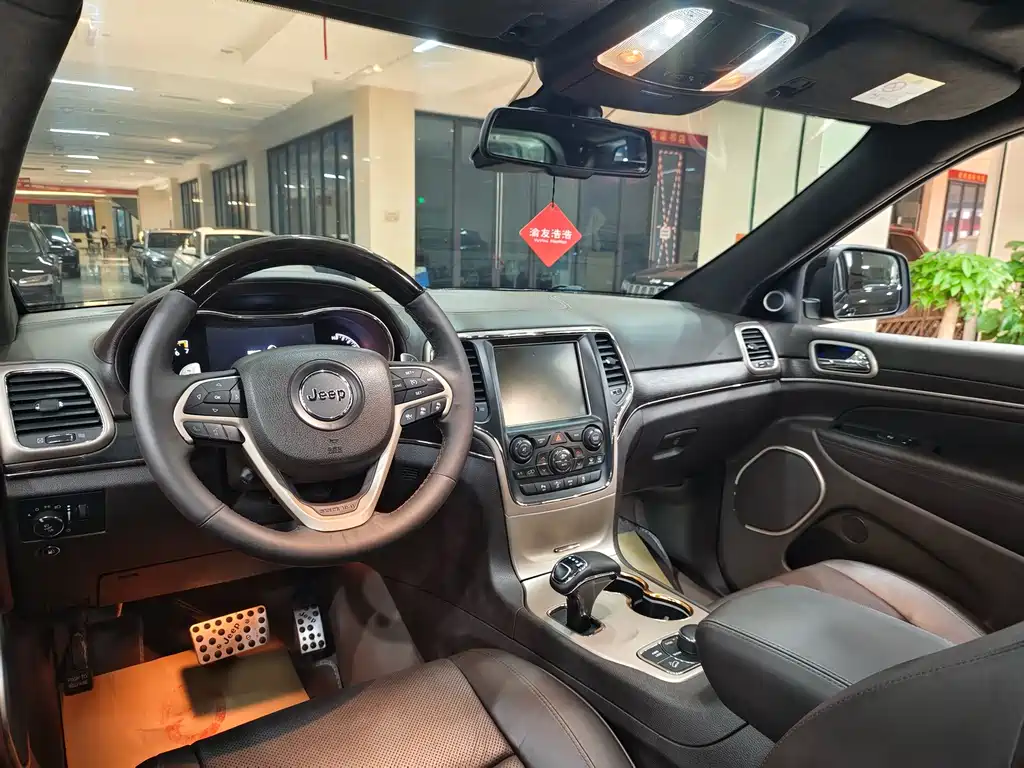 Jeep Grand Cherokee (Import) — миниатюра 14