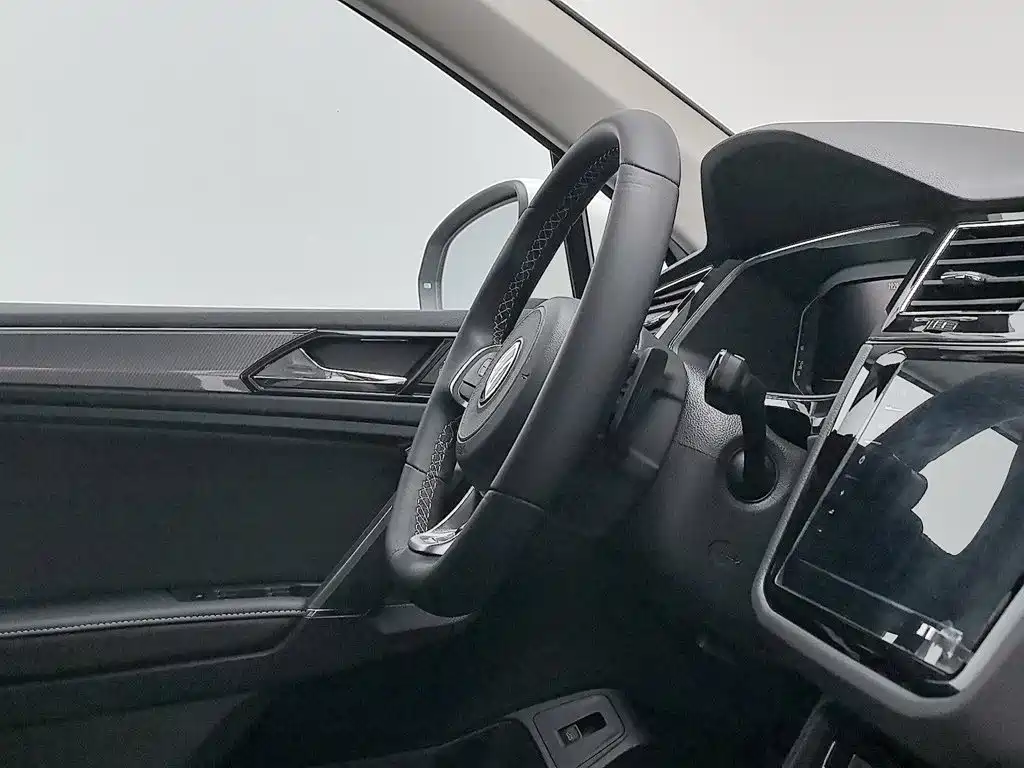 Volkswagen Tiguan L — миниатюра 22