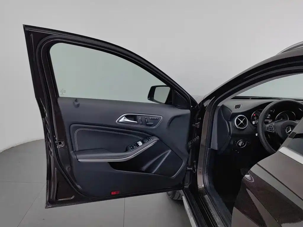 Mercedes-Benz GLA — миниатюра 8