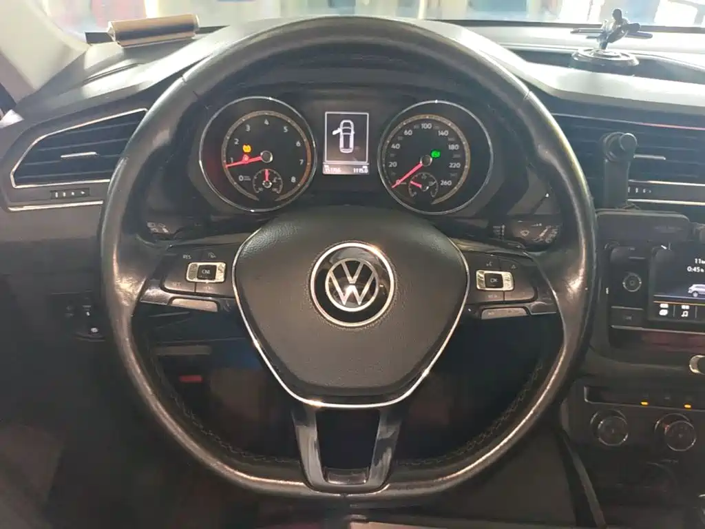 Volkswagen Tiguan L — миниатюра 11
