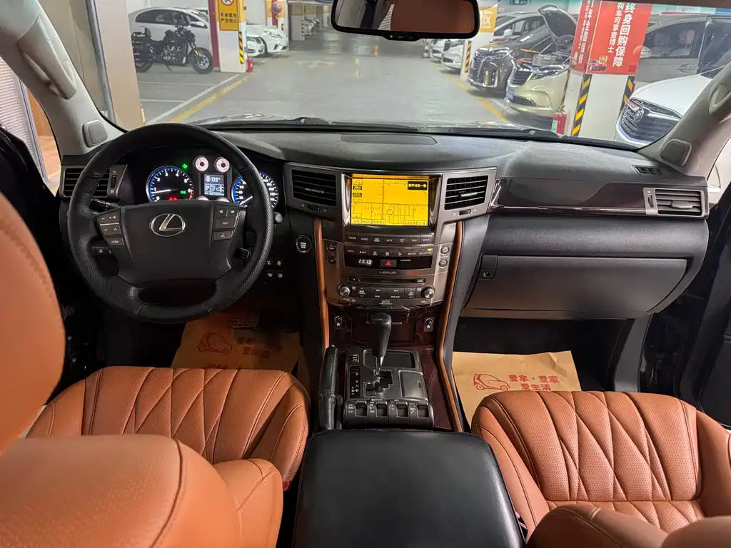 Lexus LX — миниатюра 11