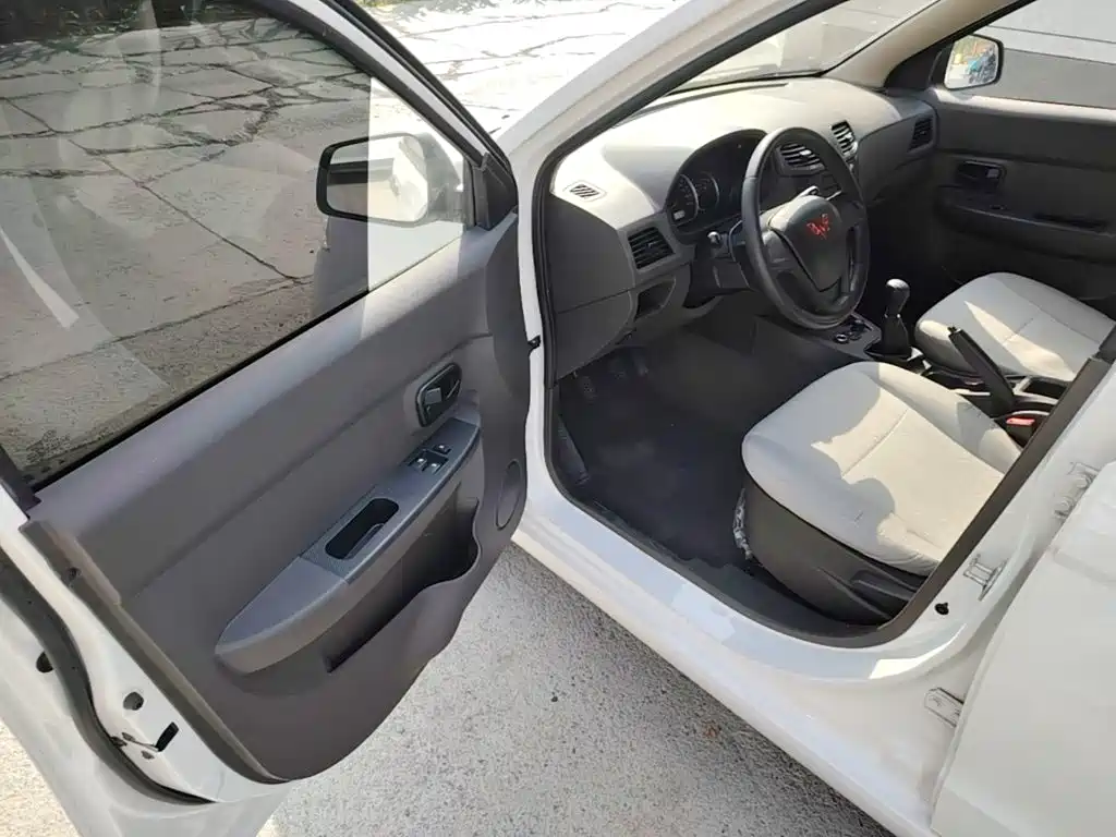Wuling Hongguang — миниатюра 16