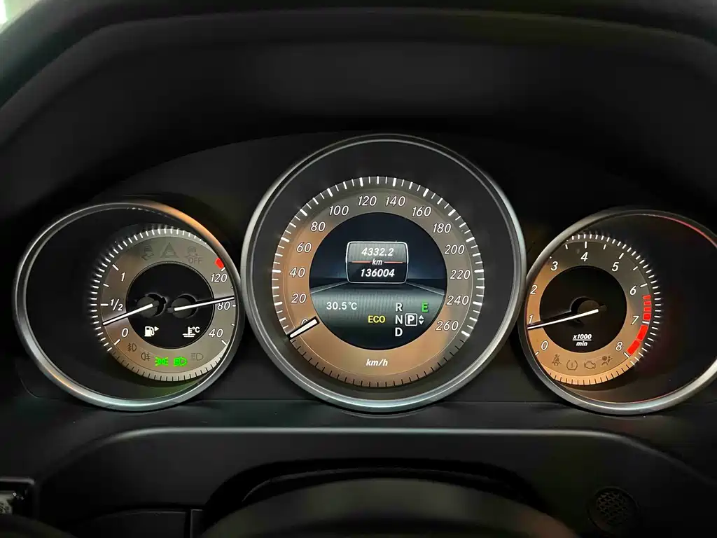 Mercedes-Benz E-Class — миниатюра 10