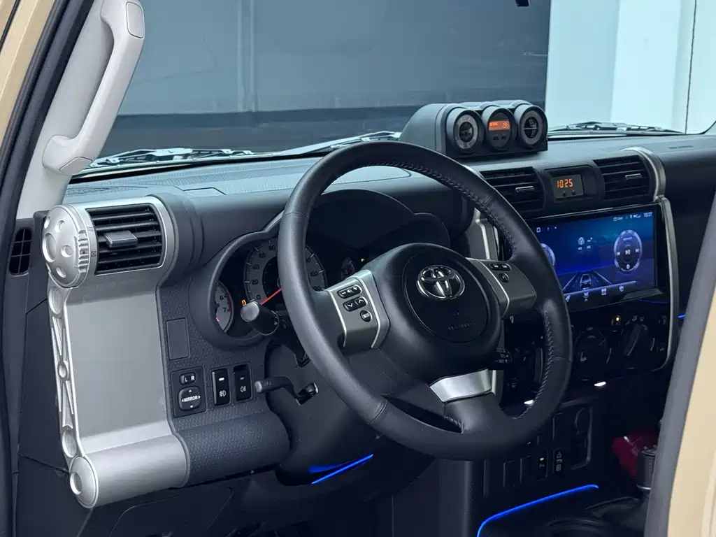 Toyota FJ Cruiser — миниатюра 11