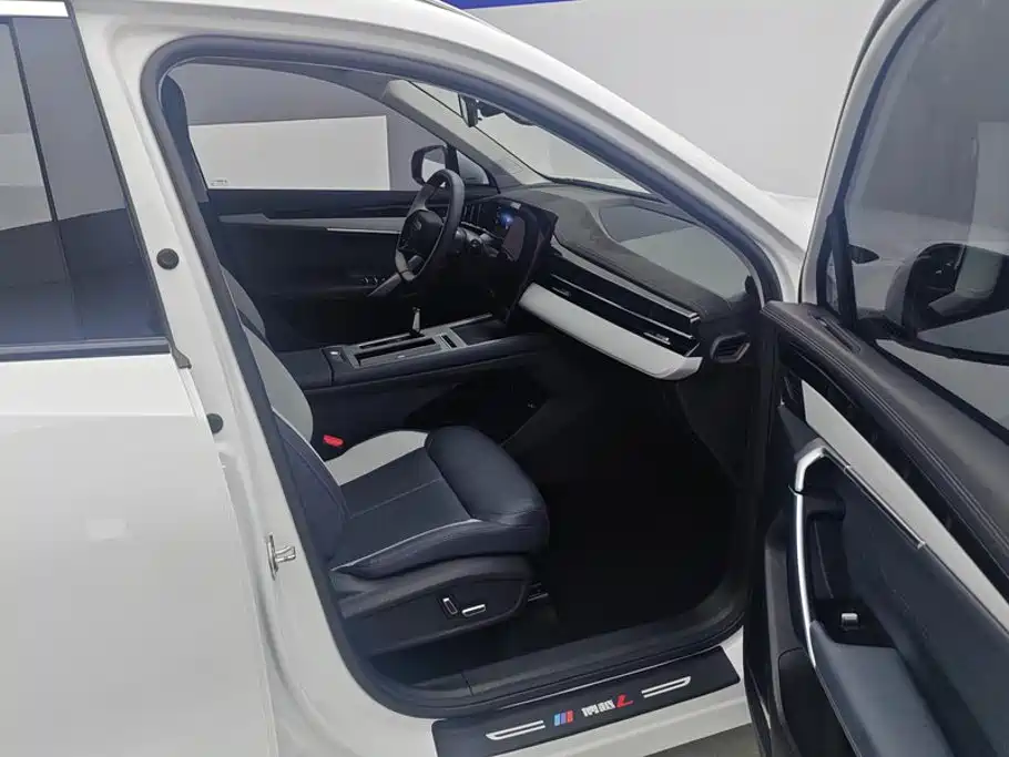 Geely Boyue L — миниатюра 8