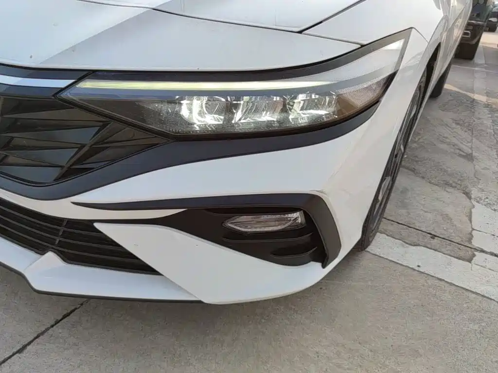 Hyundai Elantra — миниатюра 24