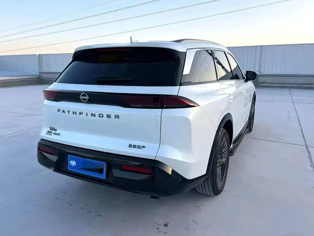 NISSAN EXPLORING THE LAND