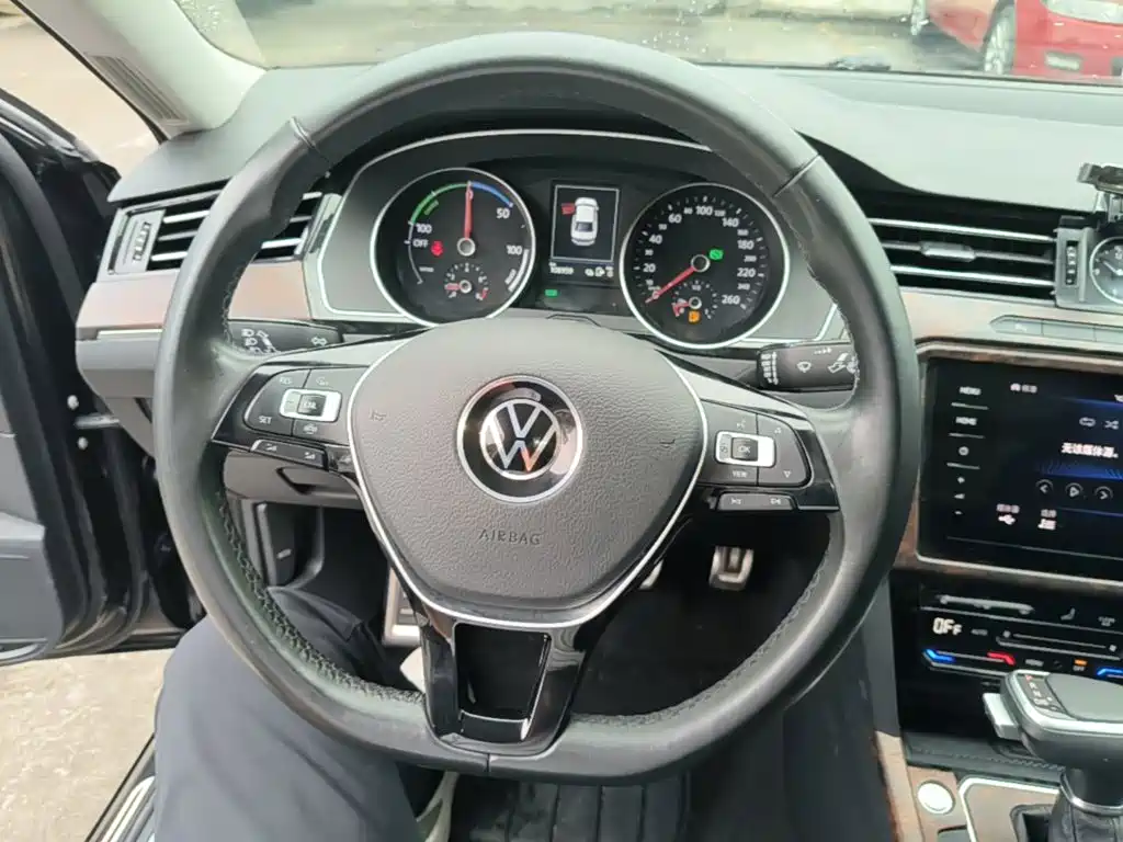 Volkswagen Magotan PHEV — миниатюра 11