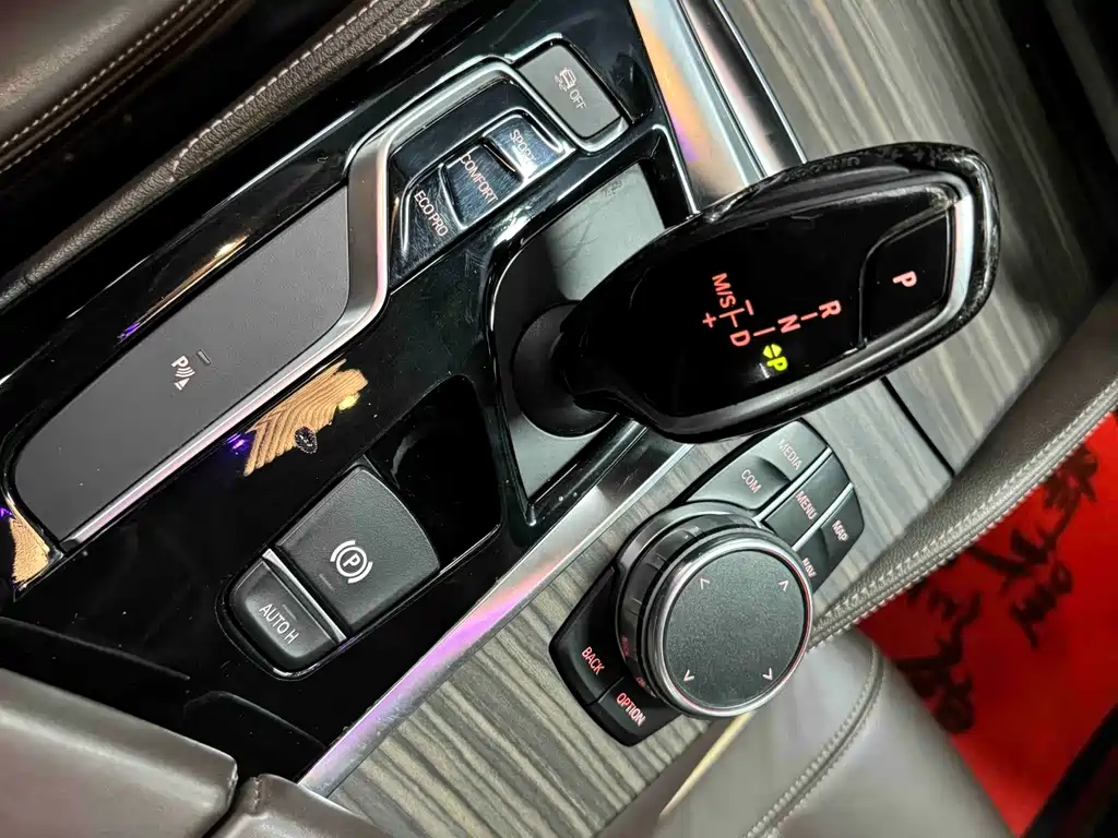 BMW 5 Series — миниатюра 10