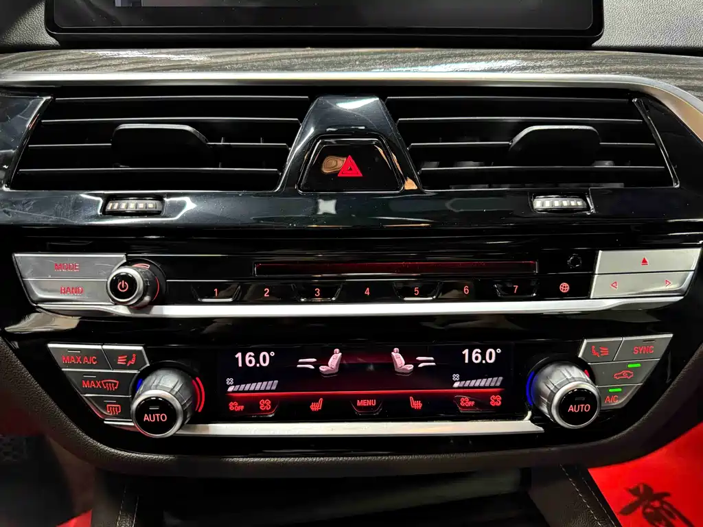 BMW 5 Series — миниатюра 11