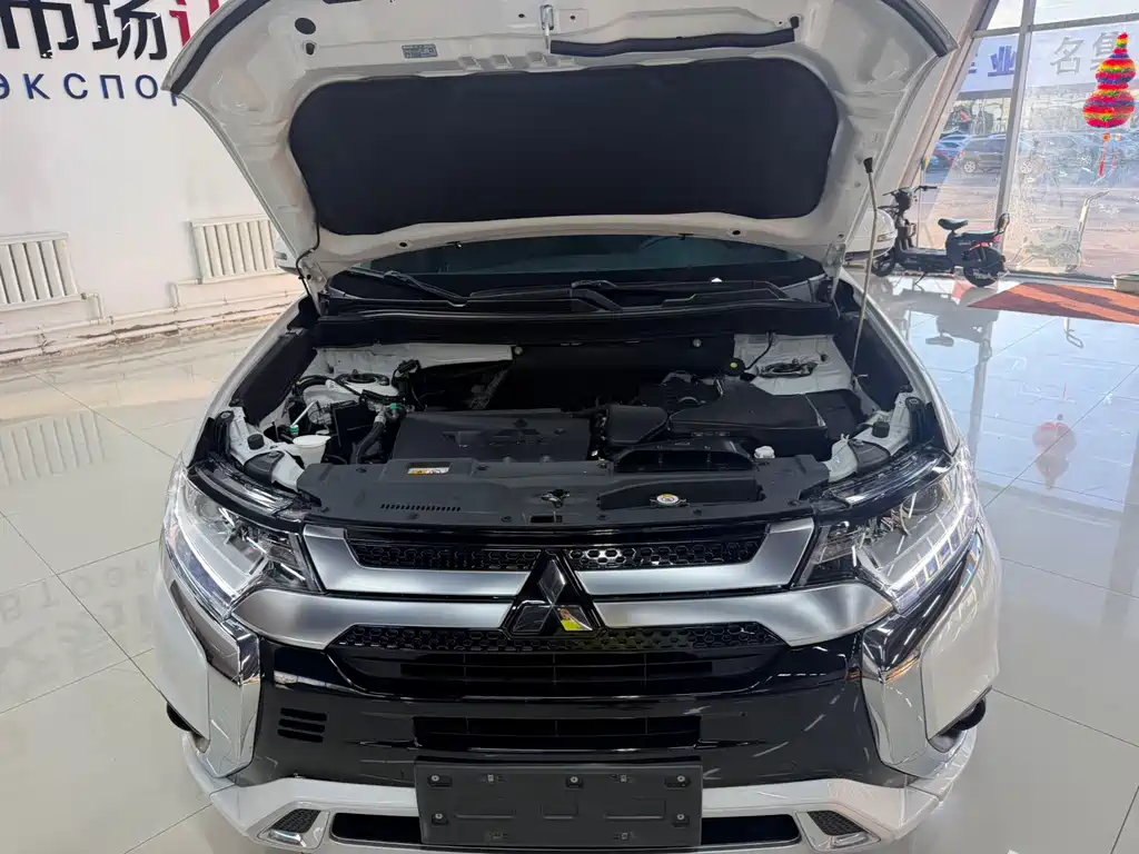Mitsubishi Outlander — миниатюра 21
