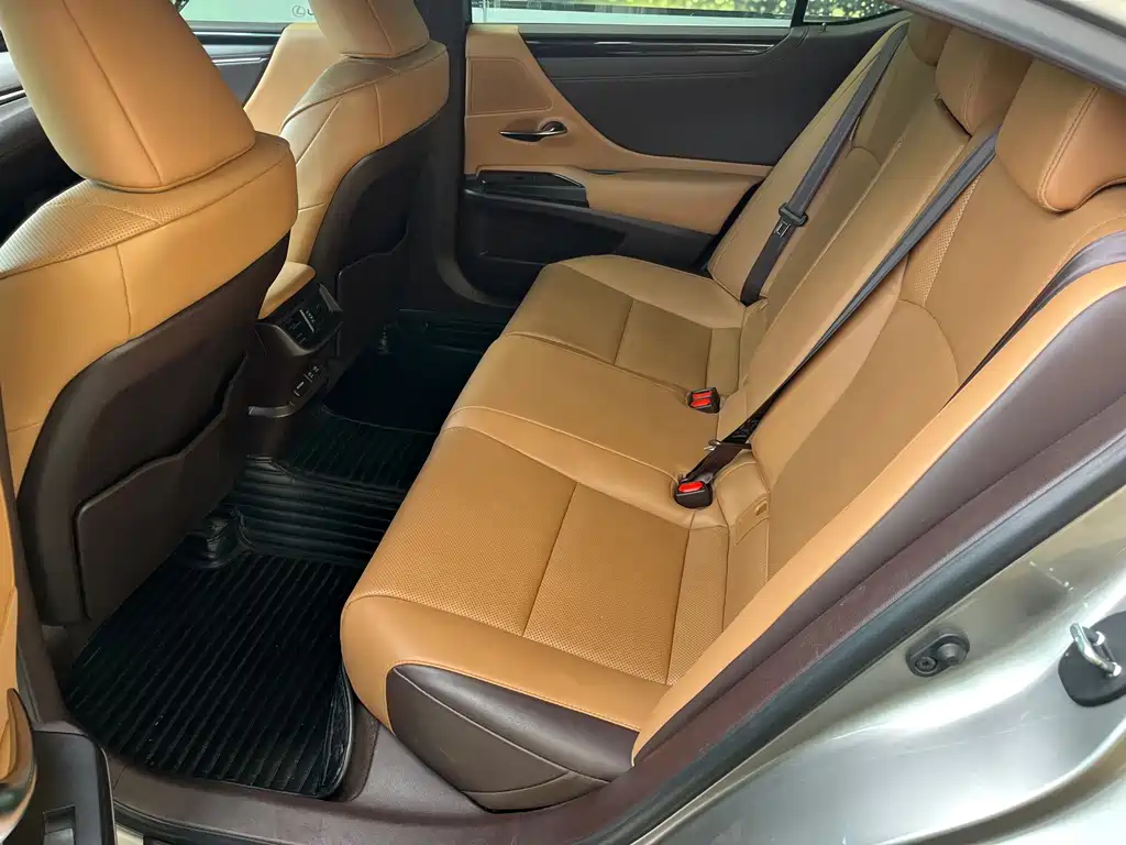 Lexus ES — миниатюра 10