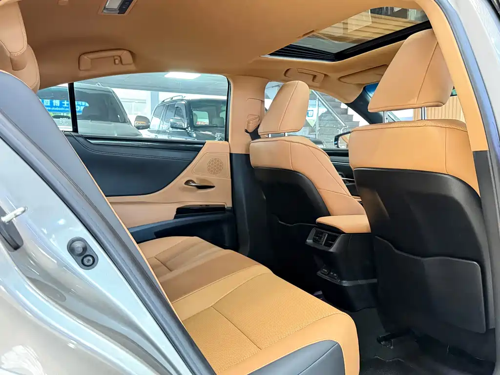Lexus ES — миниатюра 13