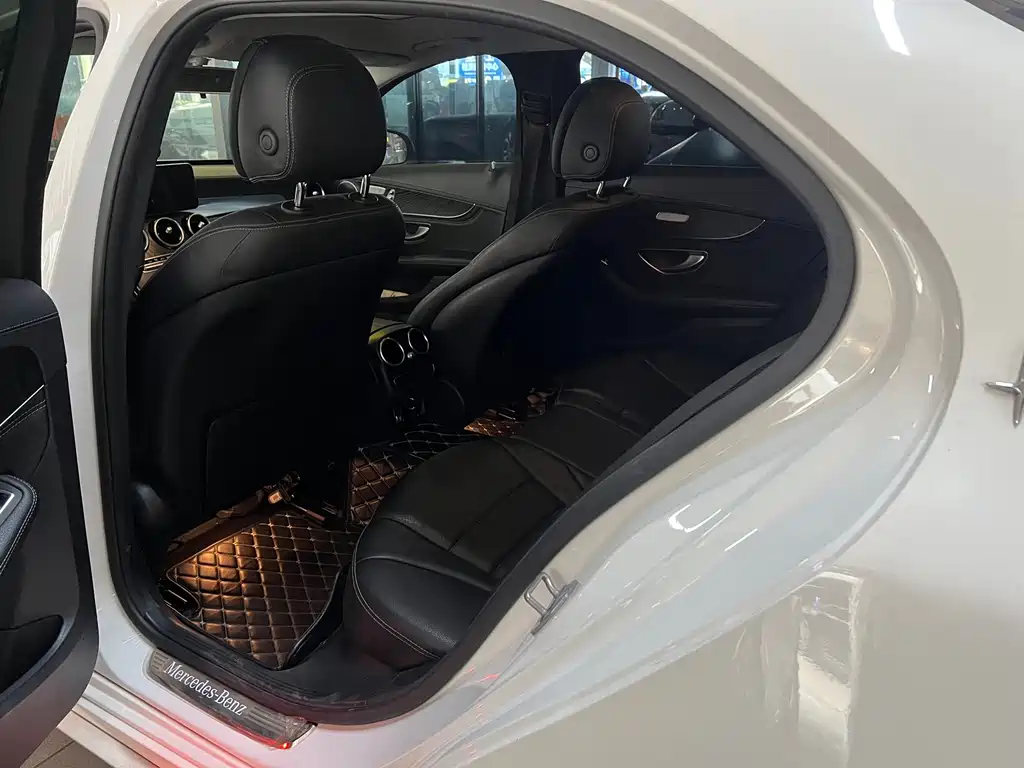 Mercedes-Benz C-Class — миниатюра 6