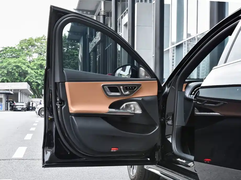 Mercedes-Benz E-Class — миниатюра 8