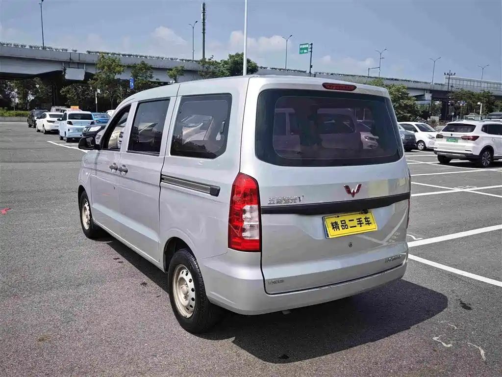 Wuling Hongguang V — миниатюра 6