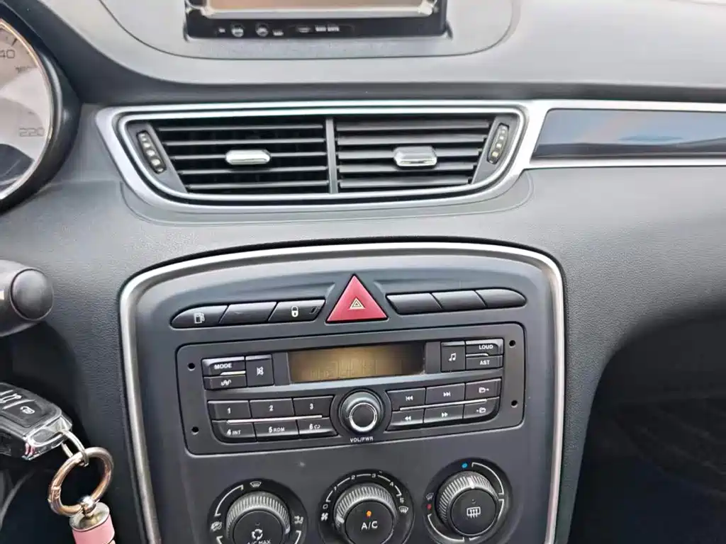 Peugeot 308 — миниатюра 12