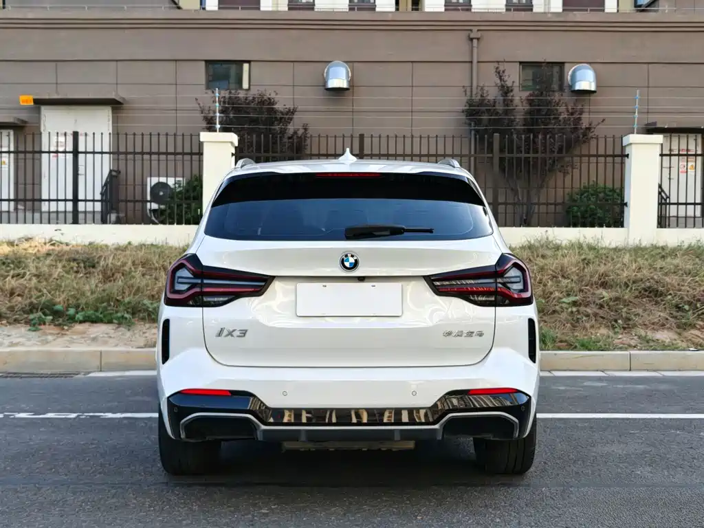 BMW iX3 — миниатюра 5