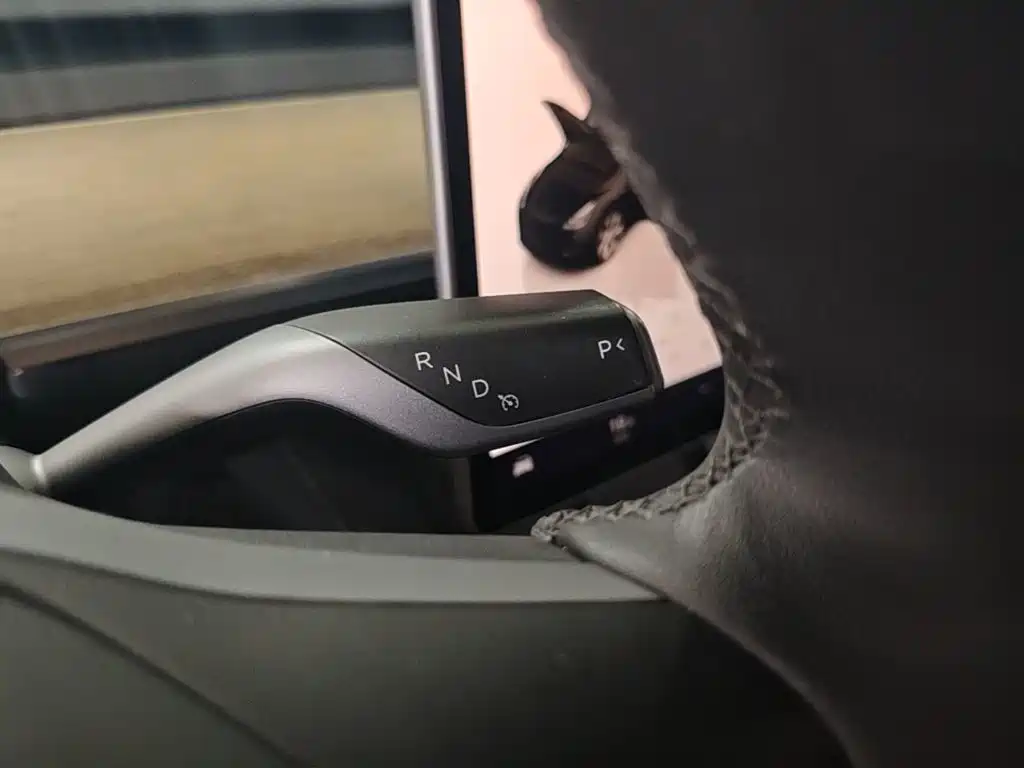 Tesla Model Y — миниатюра 14