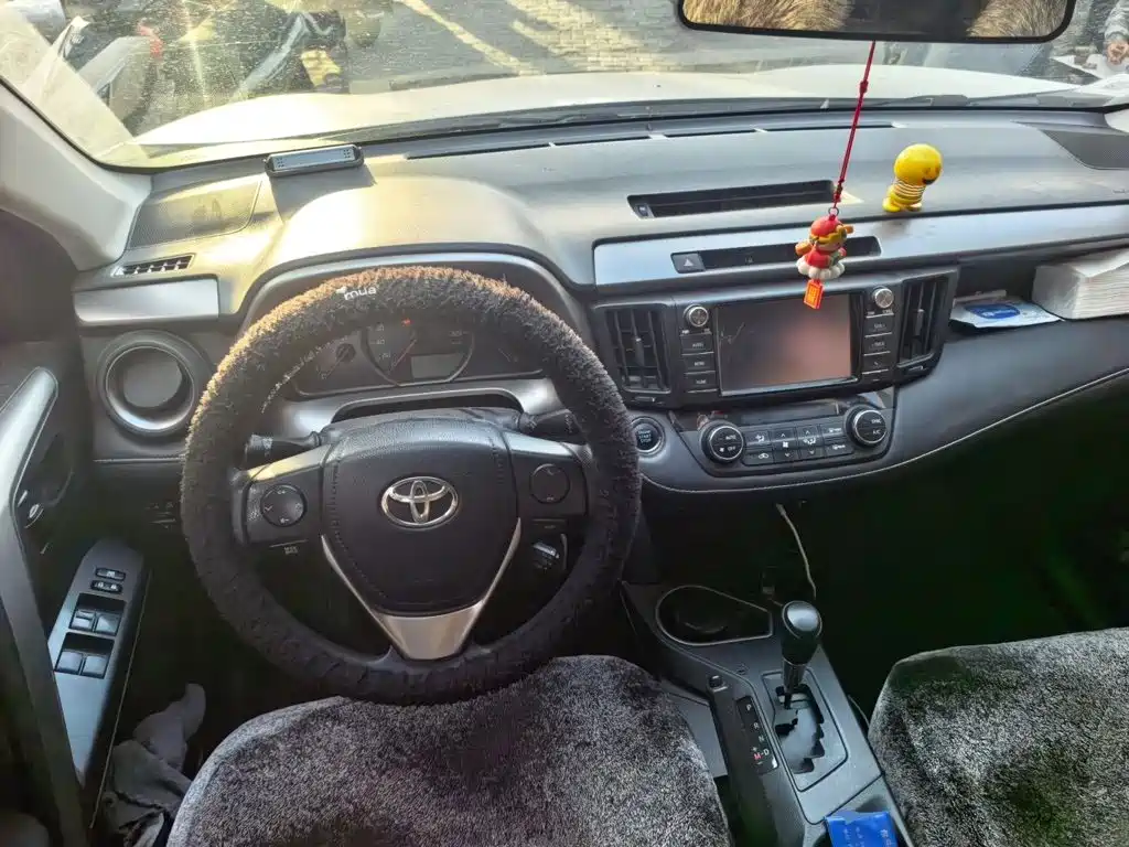 Toyota RAV4 — миниатюра 5