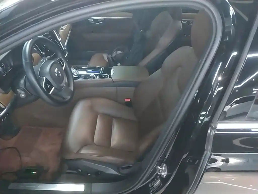 Volvo S90 PHEV — миниатюра 15