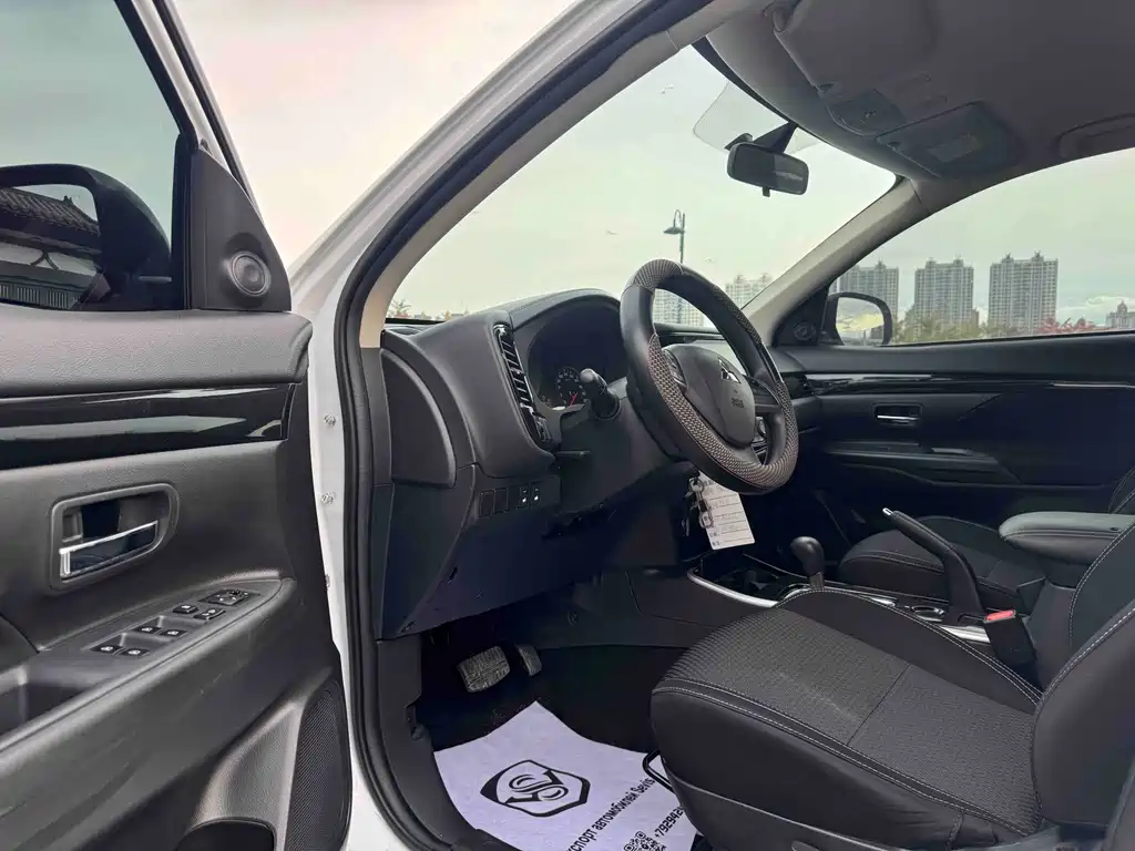 Mitsubishi Outlander — миниатюра 7