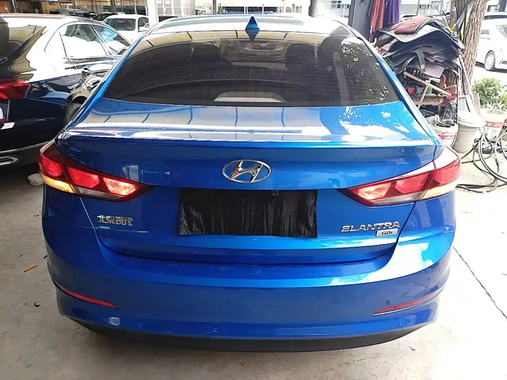 Hyundai Elantra — миниатюра 6