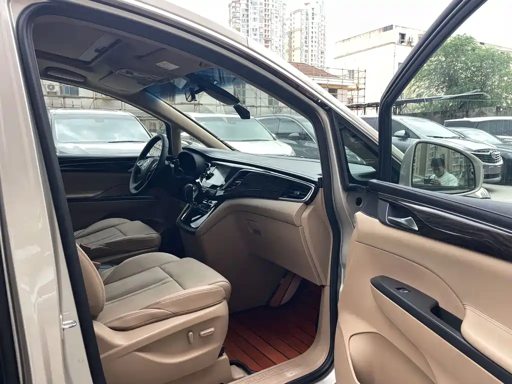 Buick GL8 — миниатюра 7