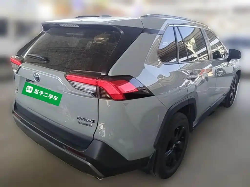 Toyota RAV4 — миниатюра 10