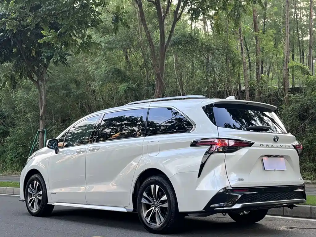 Toyota Granvia — миниатюра 17