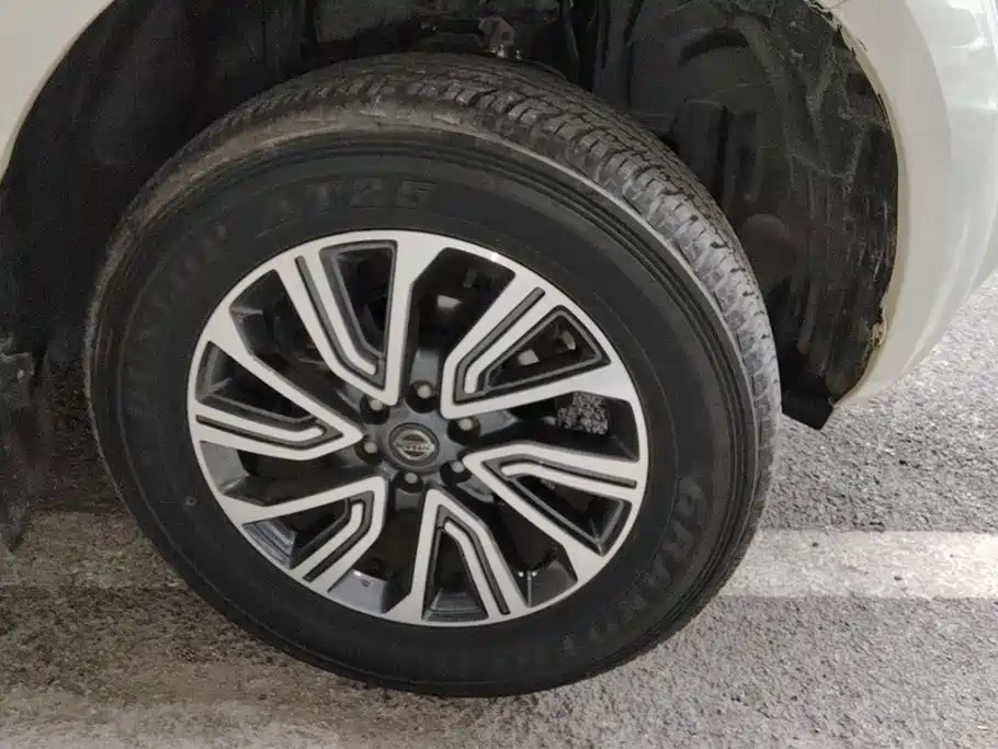 Nissan Terra — миниатюра 6