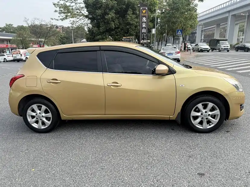 Nissan Tiida — миниатюра 4
