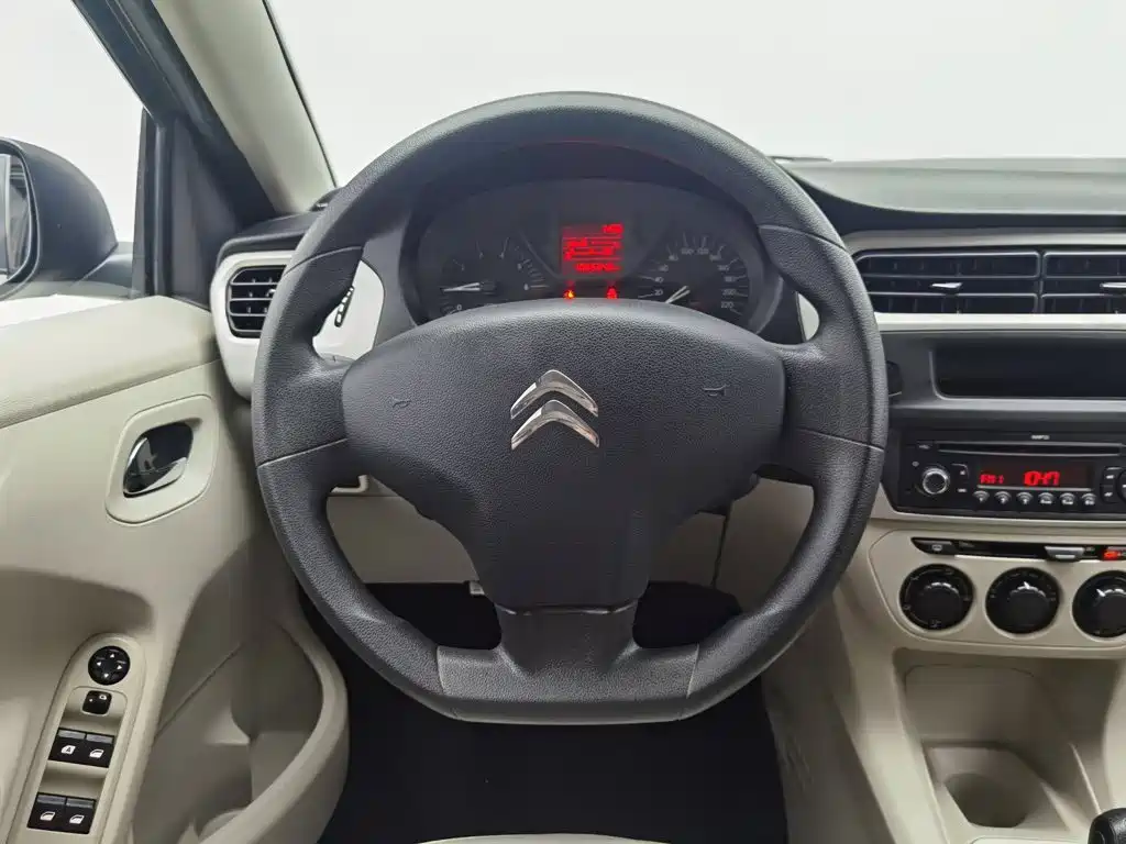 Citroen Elysee — миниатюра 11